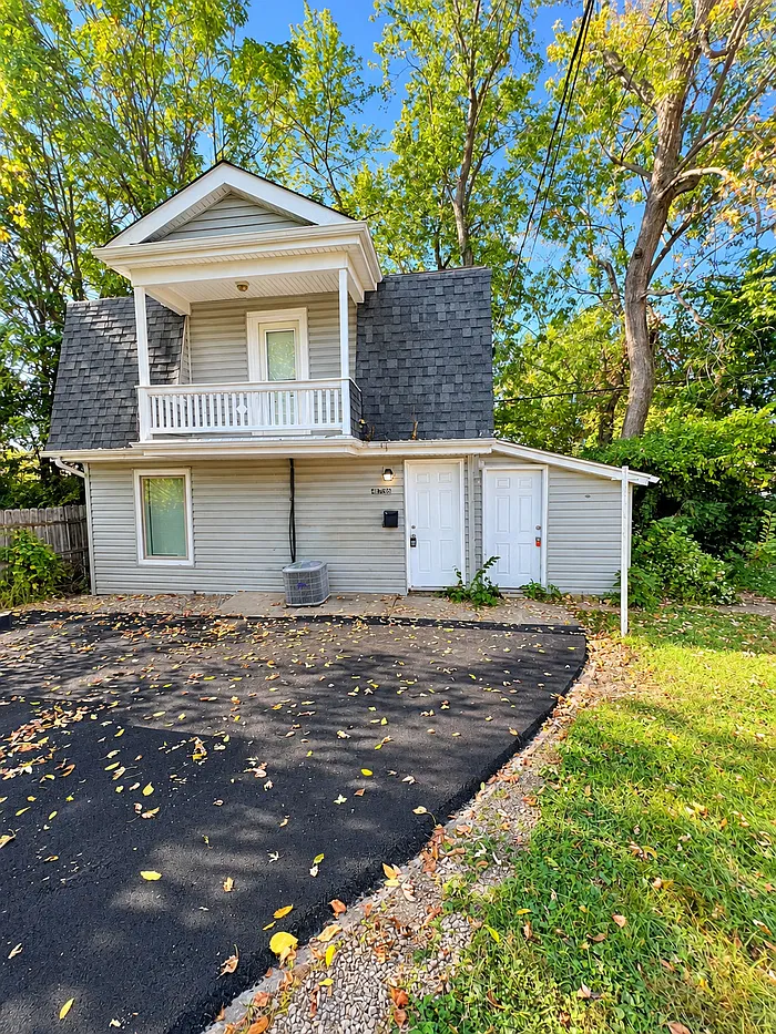 1 bed, 1.5 bath, 800 sqft, $850 — Photo 1