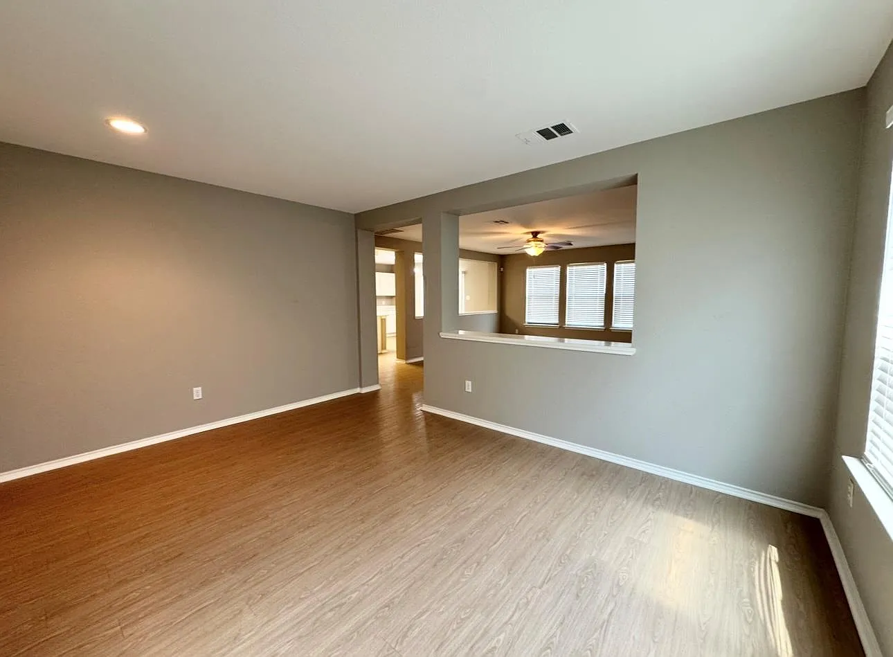 3 bed, 2.5 bath, 1926 sqft, $1,860 — Photo 4