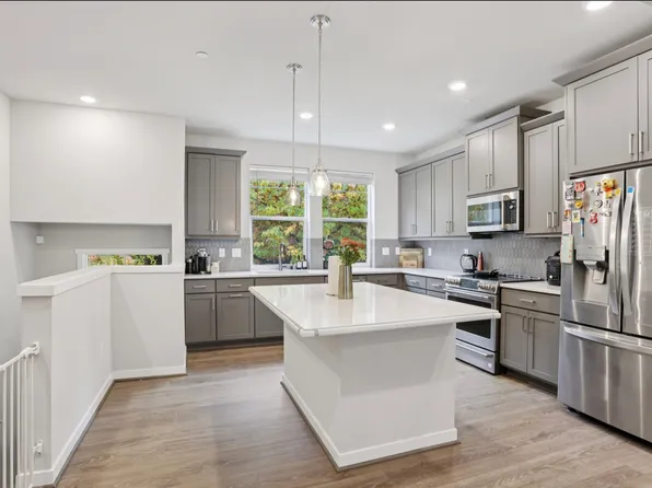 12006 NE 194th Ct #E, Bothell, WA 98011