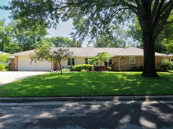 1720 Trowman Way, Emporia, KS 66801