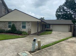 5 Nimitz Ct, Harahan, LA 70123