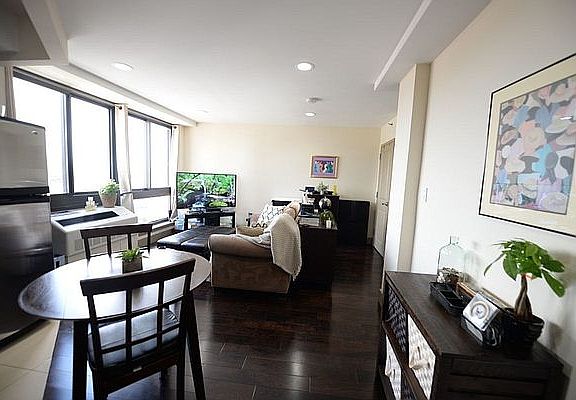 4th image of 203 E 121st St APT 703