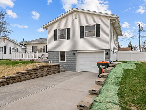 2nd image of 2225 Hillandale Rd