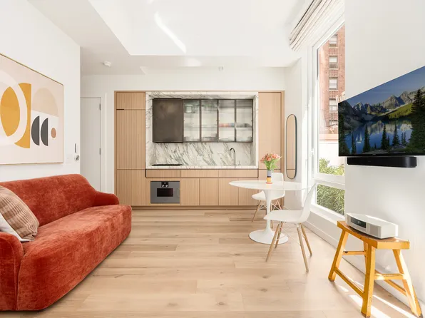 135 East 47th Street image 1 of 23