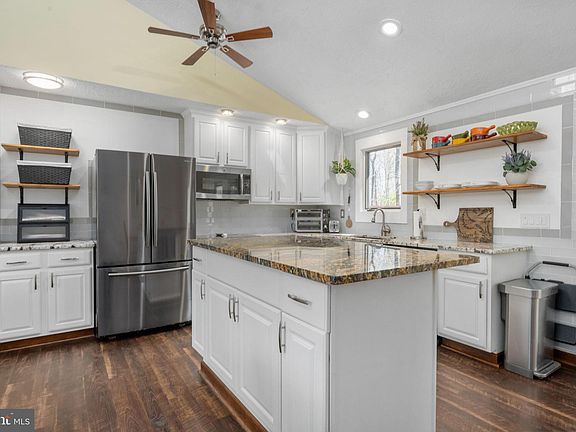 2nd image of 10417 Shaw Dr