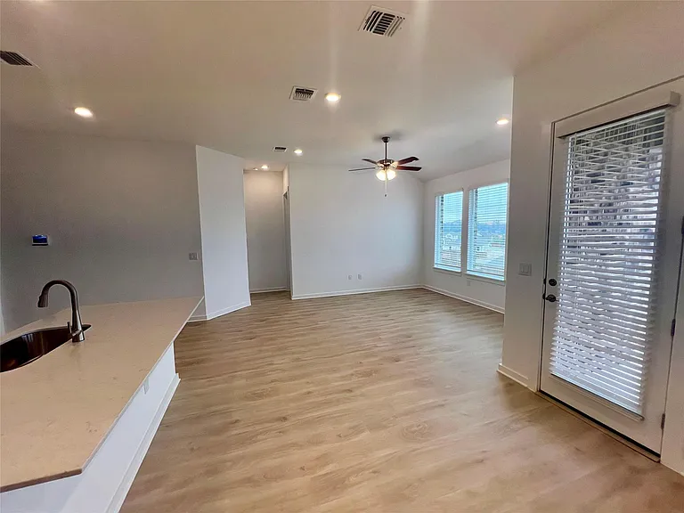 400 Barton Run Dr — Photo 5