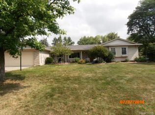 25762 Castlereigh Dr, Farmington Hills, MI 48336