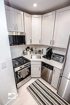 Rented by Jonis Realty | media 7