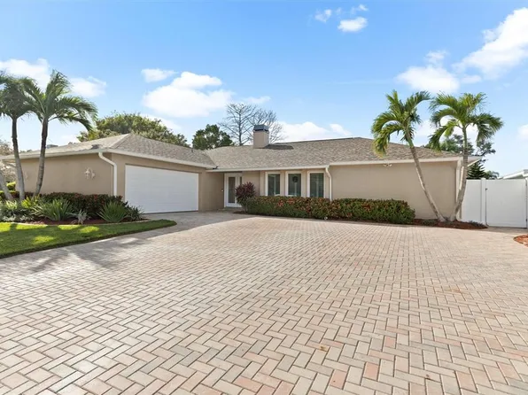 9456 133rd St, Seminole, FL 33776