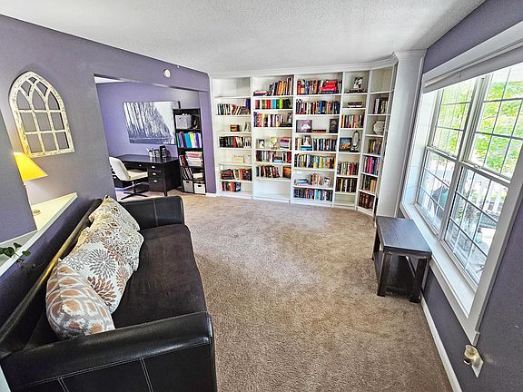 3rd image of 10300 Oakhill Ct