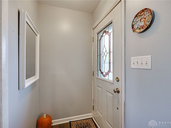 4th image of 1008 W Lake Ave