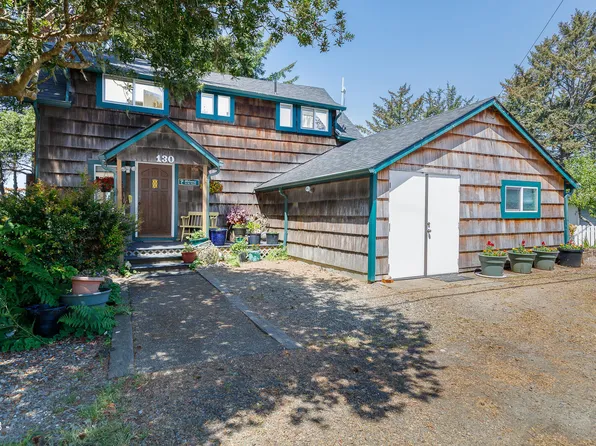 130 SW Maple St, Waldport, OR 97394