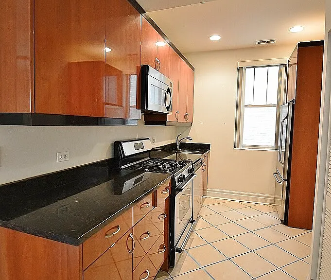 3139 W Palmer 1st Fl #1ST FL — Photo 4