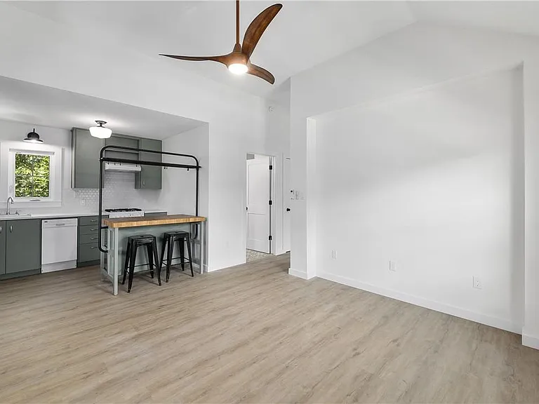 7505 Grover Ave #GARAGE B — Photo 8