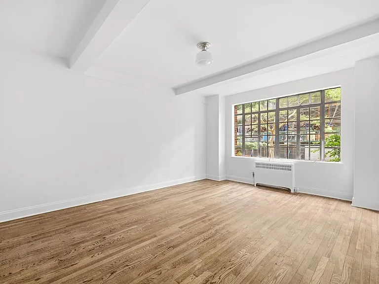 433 W 21st St #2B — Photo 2