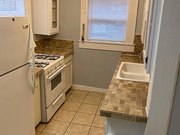 5th image of 1812 Clover Ln APT B