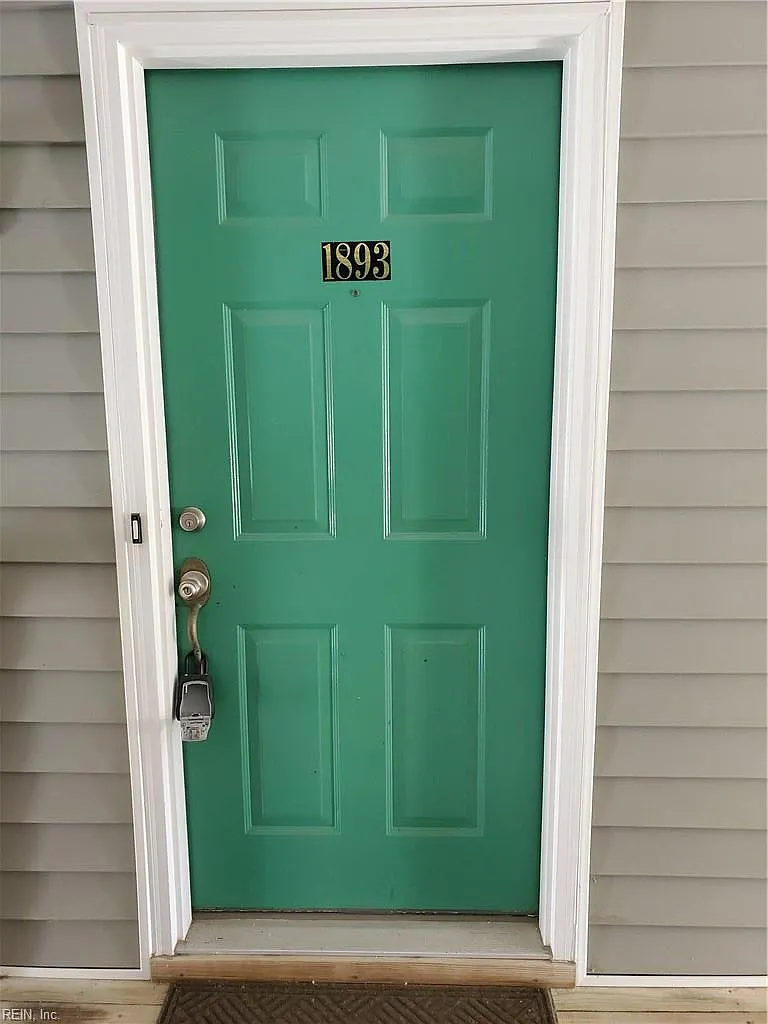 1893 Chantilly CT — Photo 1