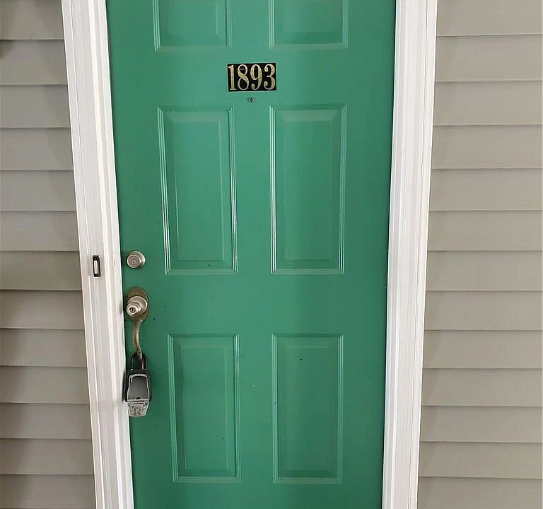 1st image of 1893 Chantilly Ct