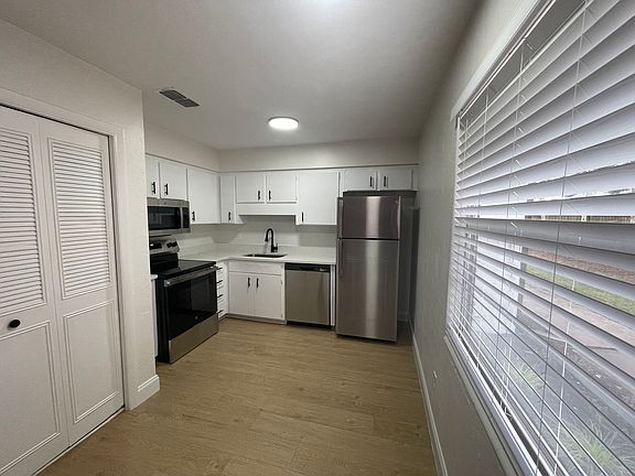 4th image of 2220 NW 55th Blvd Unit 19