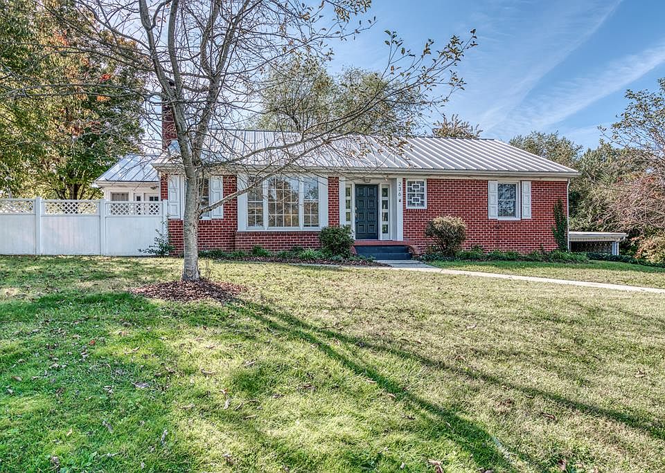 1st image of 400 Jefferson Dr