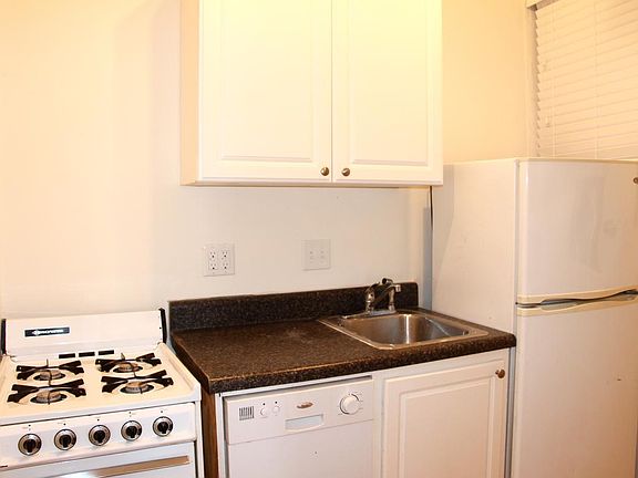4th image of 811 N Boulevard