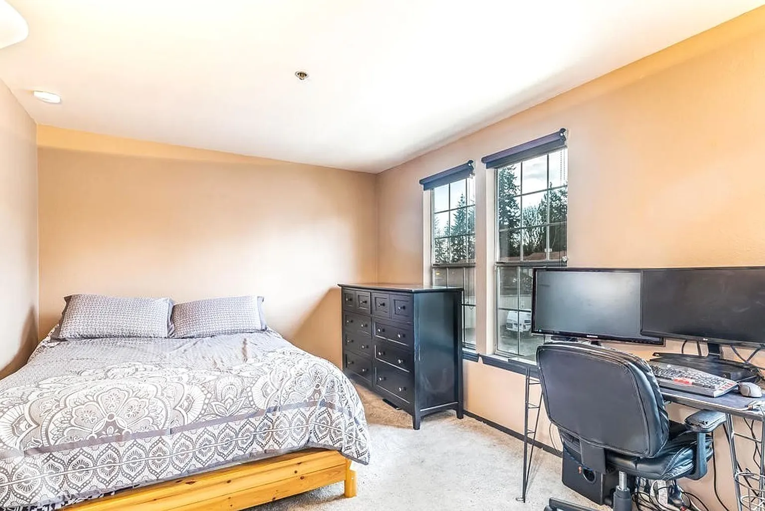 Rooms for Rent in Kent - 2bedroom Townhome Condo — Photo 2