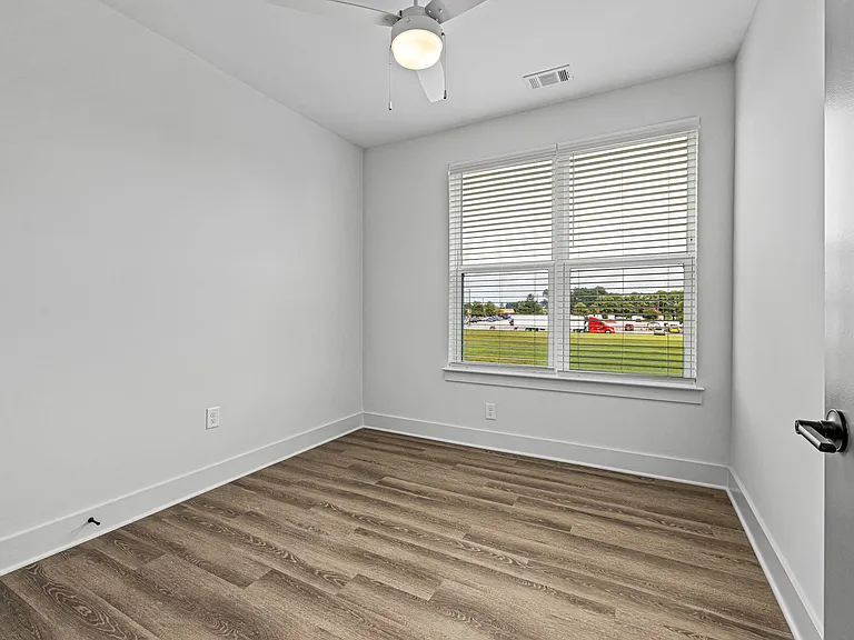 Altitude Raleigh Apartments — Photo 21