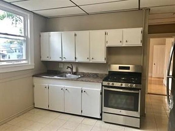 2nd image of 27 Essex St #1