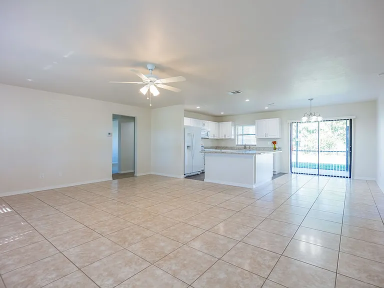 1009 Nicholas Pkwy W — Photo 2