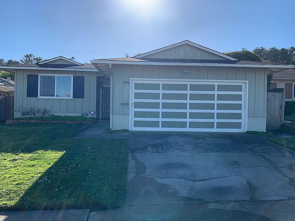 2nd image of 2961 Medina Dr