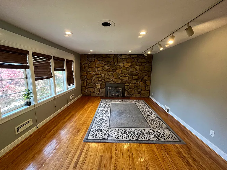 226 Orchard Ln — Photo 5