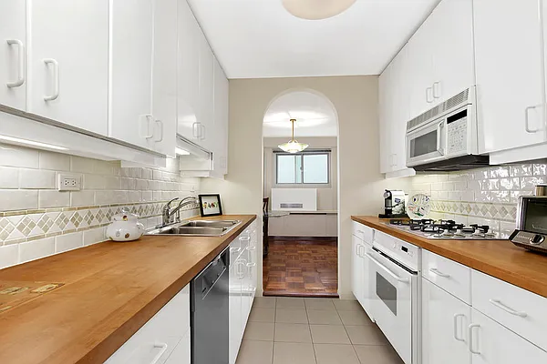 Sold by Corcoran | media 8