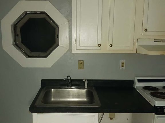 4th image of 101 S 11th St #1-2-3