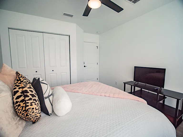 315 SE Lindale Gln — Photo 13