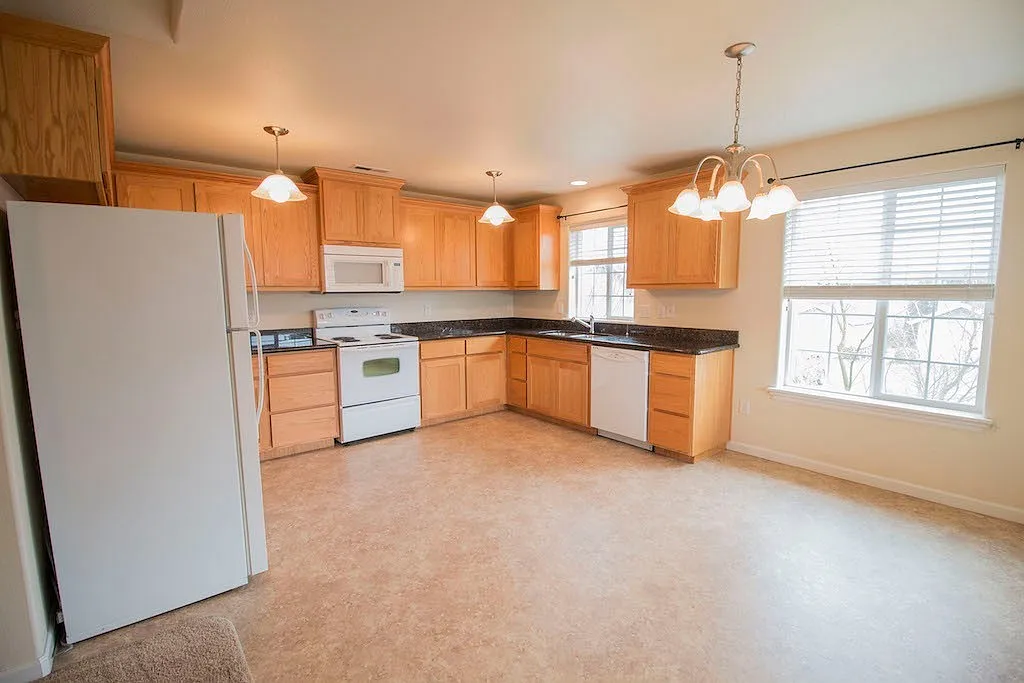 Clean, Modern Upstairs Apartment — Photo 1
