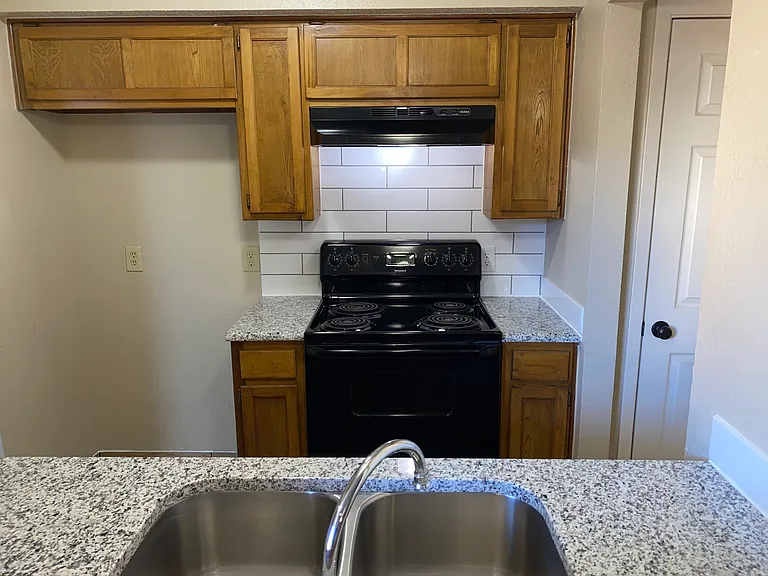 5501 Lewis Ct #6 — Photo 8