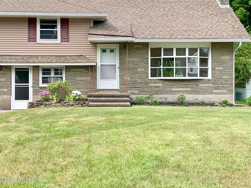 2nd image of 12 Roslyn Drive