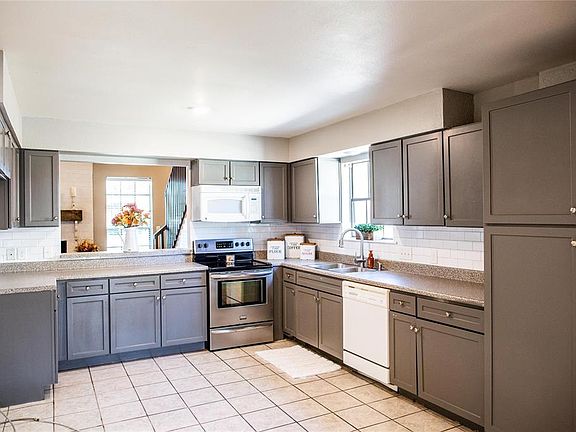 4th image of 833 Clubside Dr