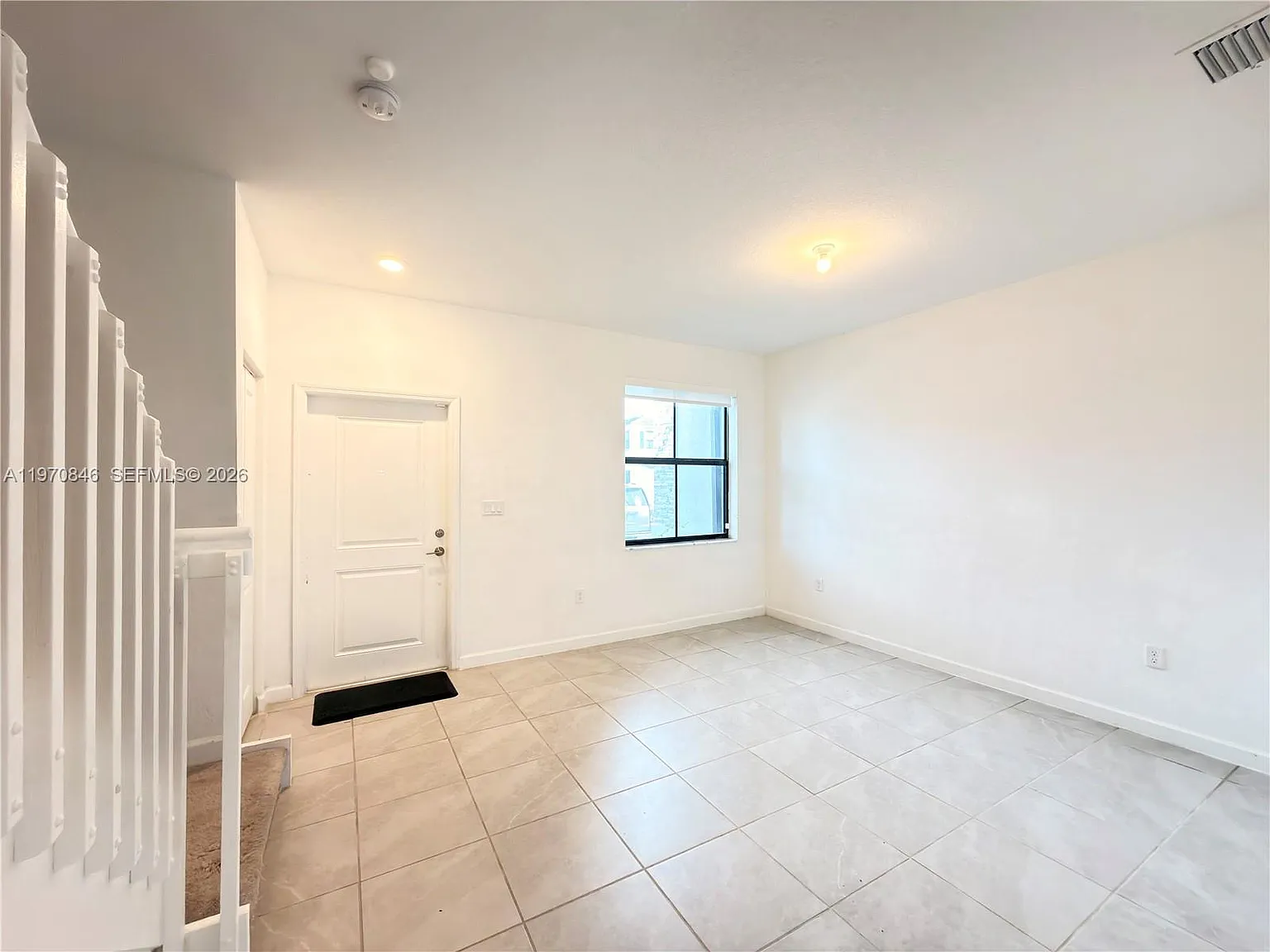 3 bed, 2.5 bath, 1393 sqft, $2,300 — Photo 4