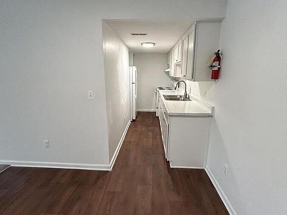 4th image of 723 Green Rd APT 228