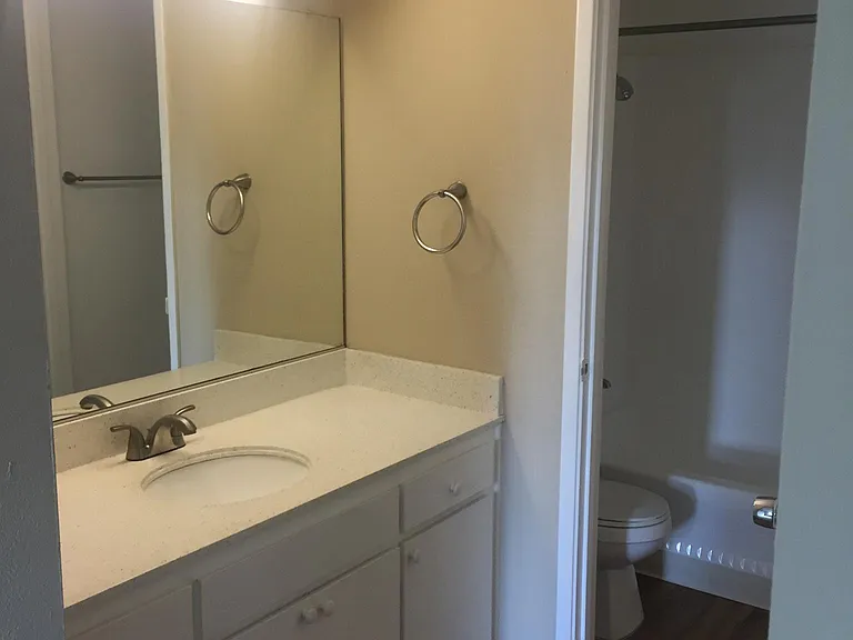 120 E Remington Dr — Photo 12
