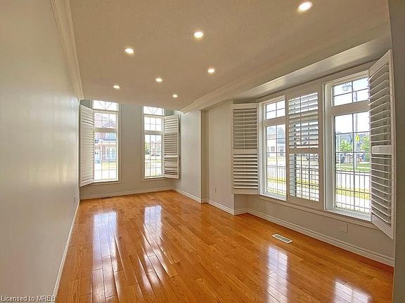 5th image of 4230 Fuller Cres