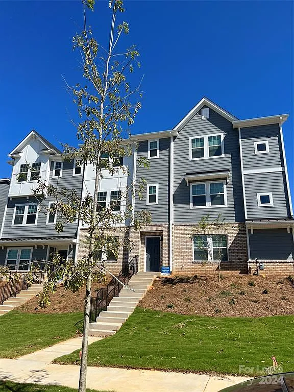 4 bed, 3.5 bath, 2058 sqft, $2,600 — Photo 1