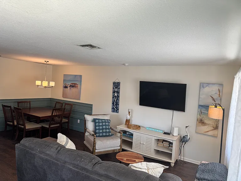 202 E St #B — Photo 9