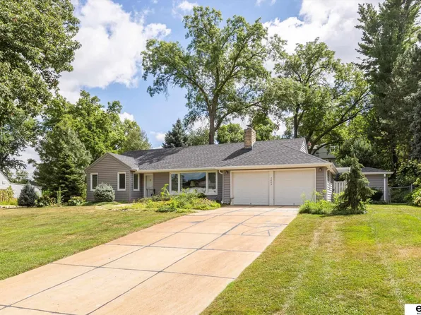 7805 Pierce Cir, Omaha, NE 68124