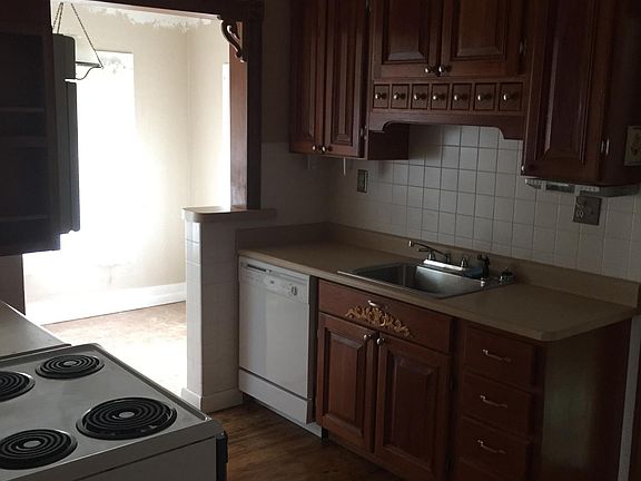 Kitchen and bkfst nook