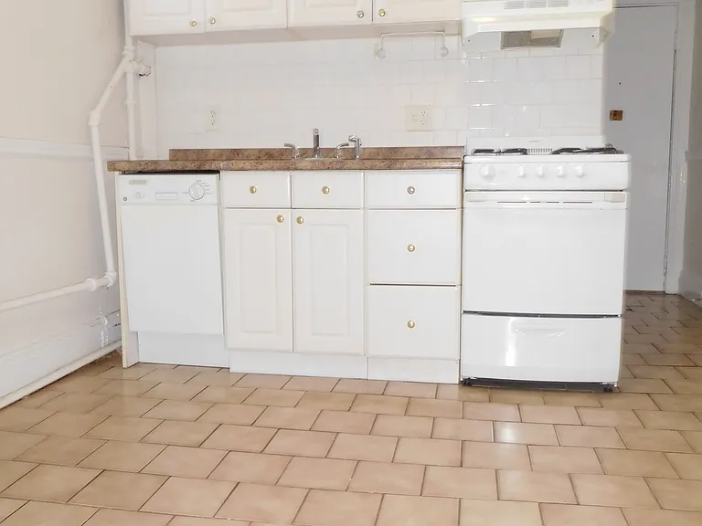 56 Gardner St — Photo 8