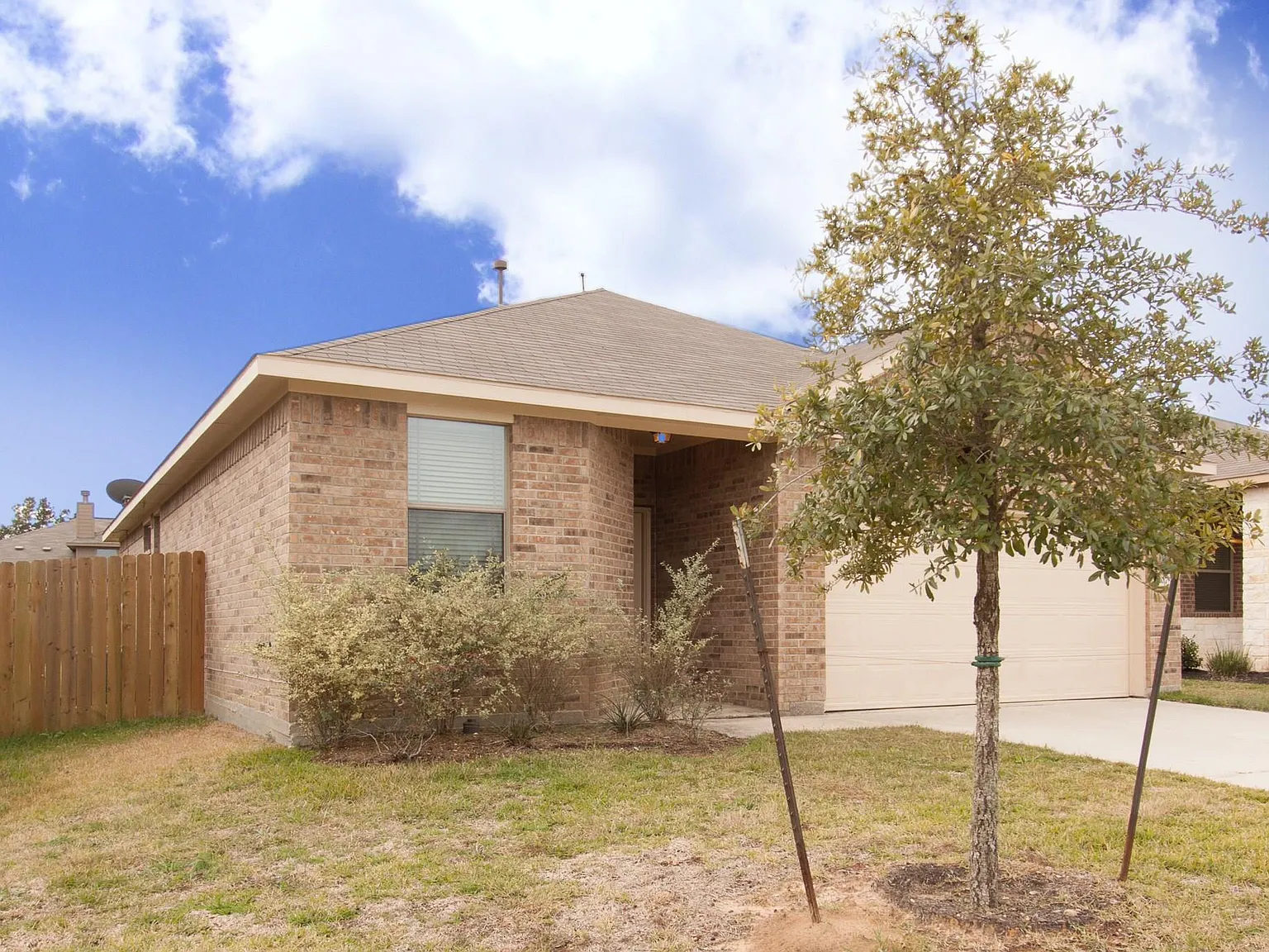 3 bed, 2.0 bath, 1441 sqft, $1,750 — Photo 3
