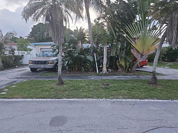 3rd image of 3910 NW 33rd Ave