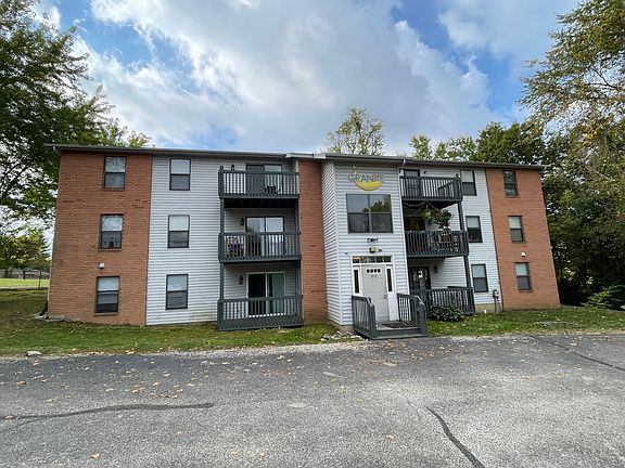 2nd image of 919 W 2nd St #3820